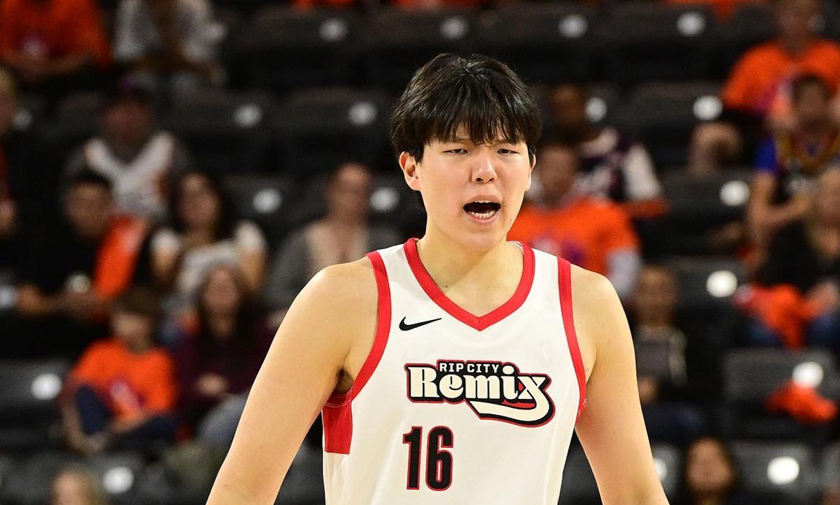 8868-轰31+8创生涯纪录！杨瀚森闪耀G联赛：16中14太准，大秀勾手绝活