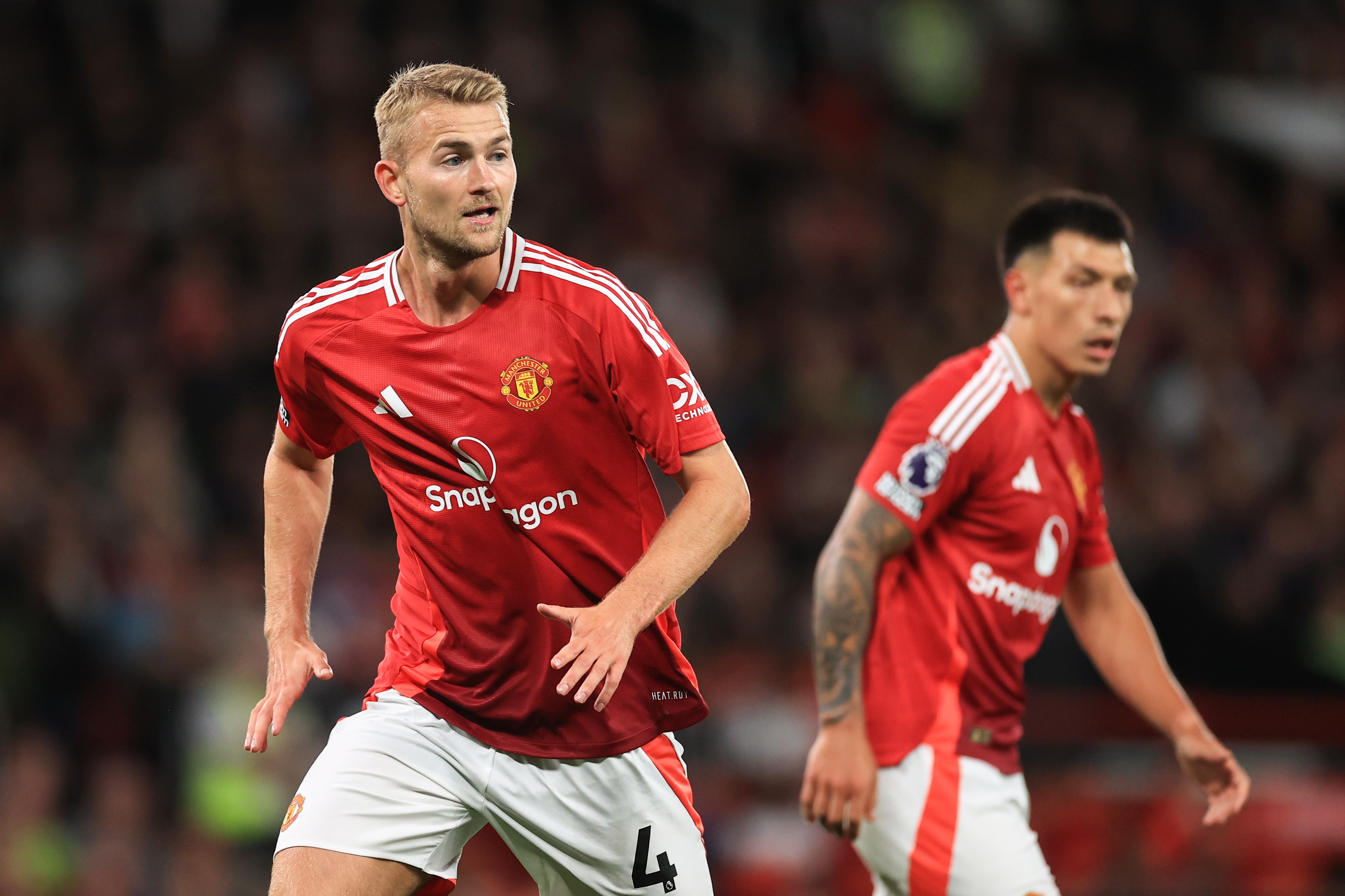 曼晚：马奎尔续约释放后防线重组信号，利马德里赫特位置或将不保